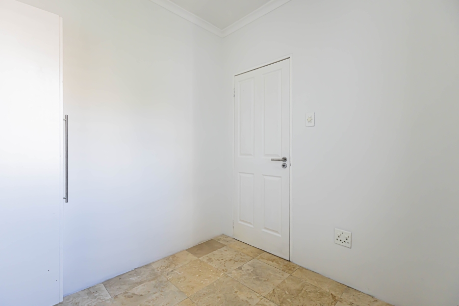 To Let 2 Bedroom Property for Rent in Green Point Western Cape